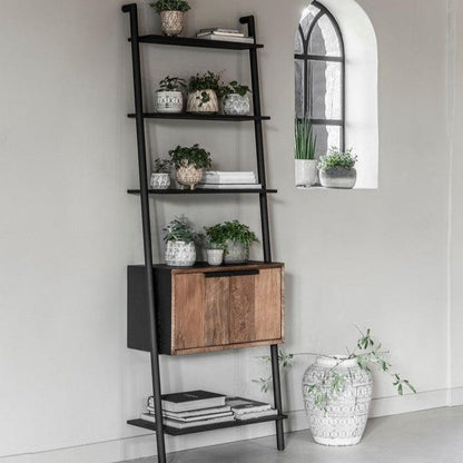 Wandrek Cosmo van DTP Home, open planken boven twee gesloten deuren
