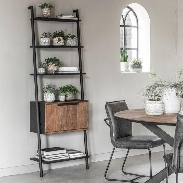Wandrek Cosmo van DTP Home, detail van de deurtjes met metalen greep