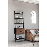 Wandrek Cosmo van DTP Home gestyled met vazen en boeken
