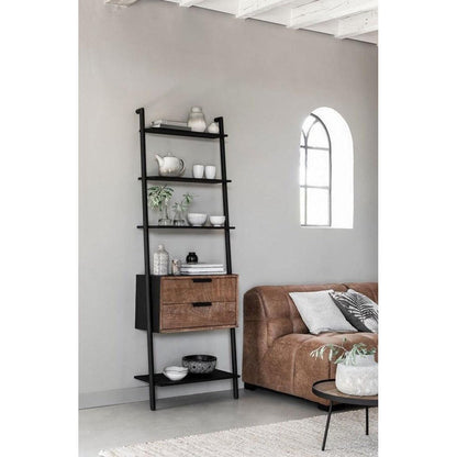 Wandrek Cosmo van DTP Home gestyled met vazen en boeken