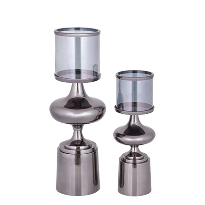 Windlicht Uvira Gunmetal Large van PTMD, zijaanzicht met zicht op het gunmetal oppervlak