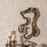 Zahia Schaal Op Voet Brons Large van PTMD gestyled als decoratie in de woonkamer