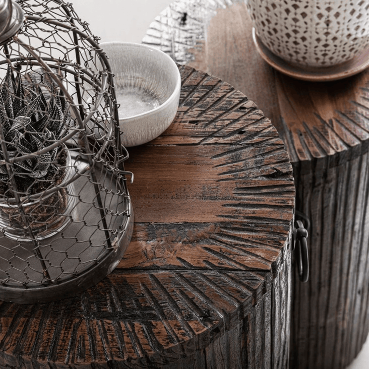 Detail handgesneden teakwortel zuil Stripe zwart