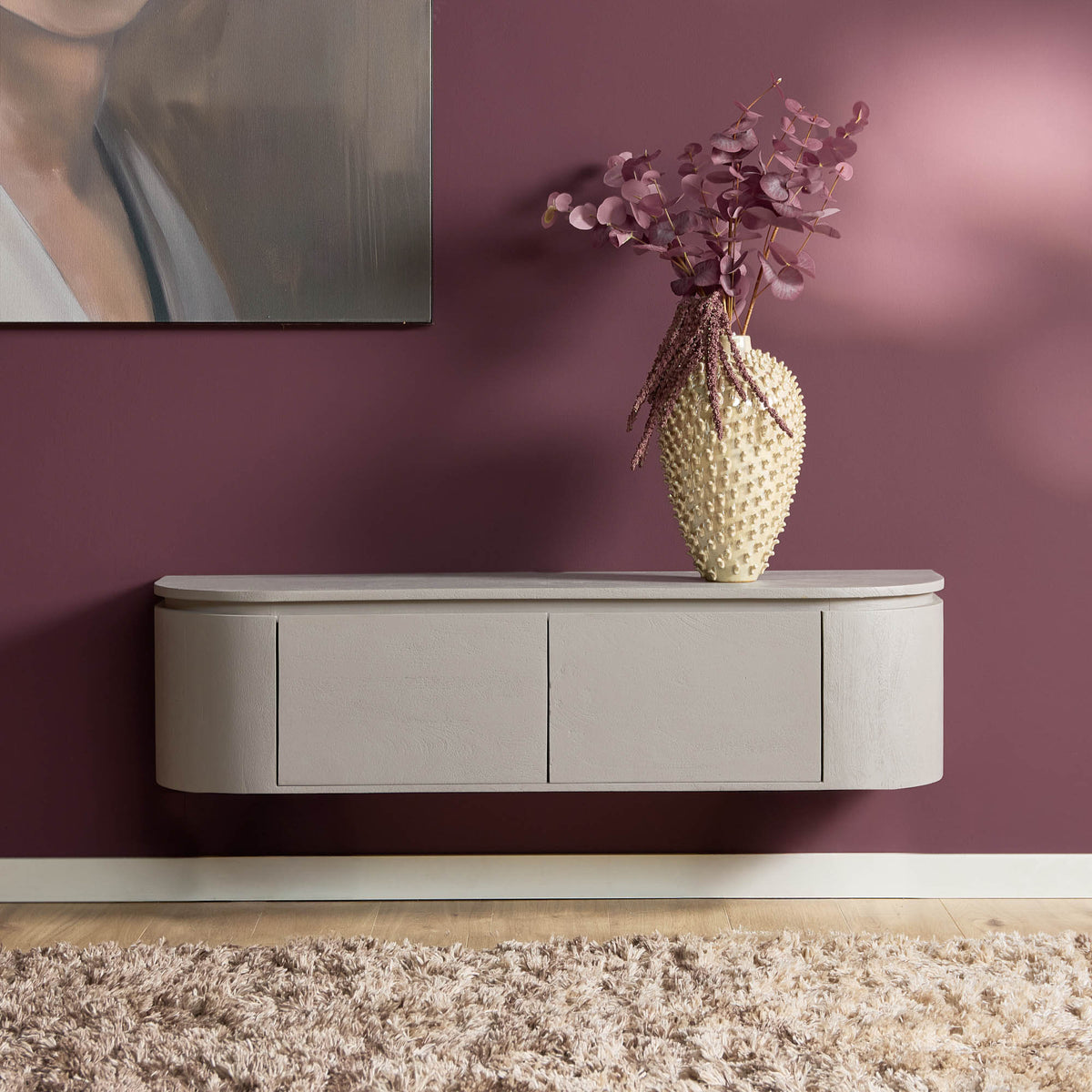 Zwevend TV-meubel Excellent Taupe 120cm van Starfurn zwevend aan de muur in een sfeervolle woonkamer