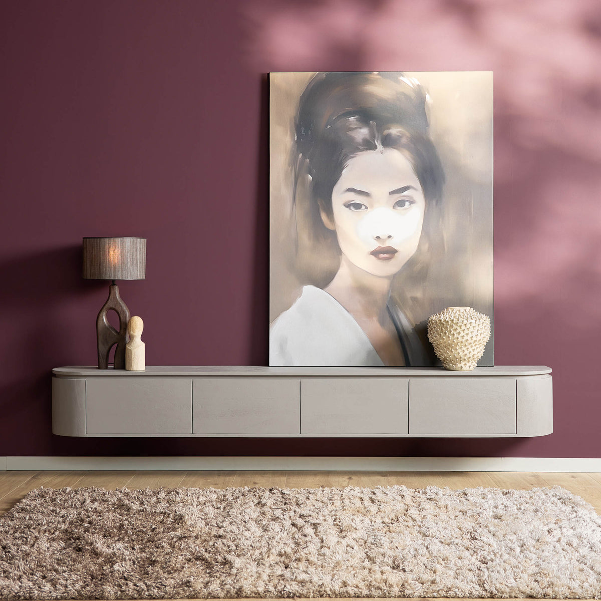 Zwevend TV-meubel Excellent Taupe 240cm van Starfurn zwevend aan de muur in een sfeervolle woonkamer