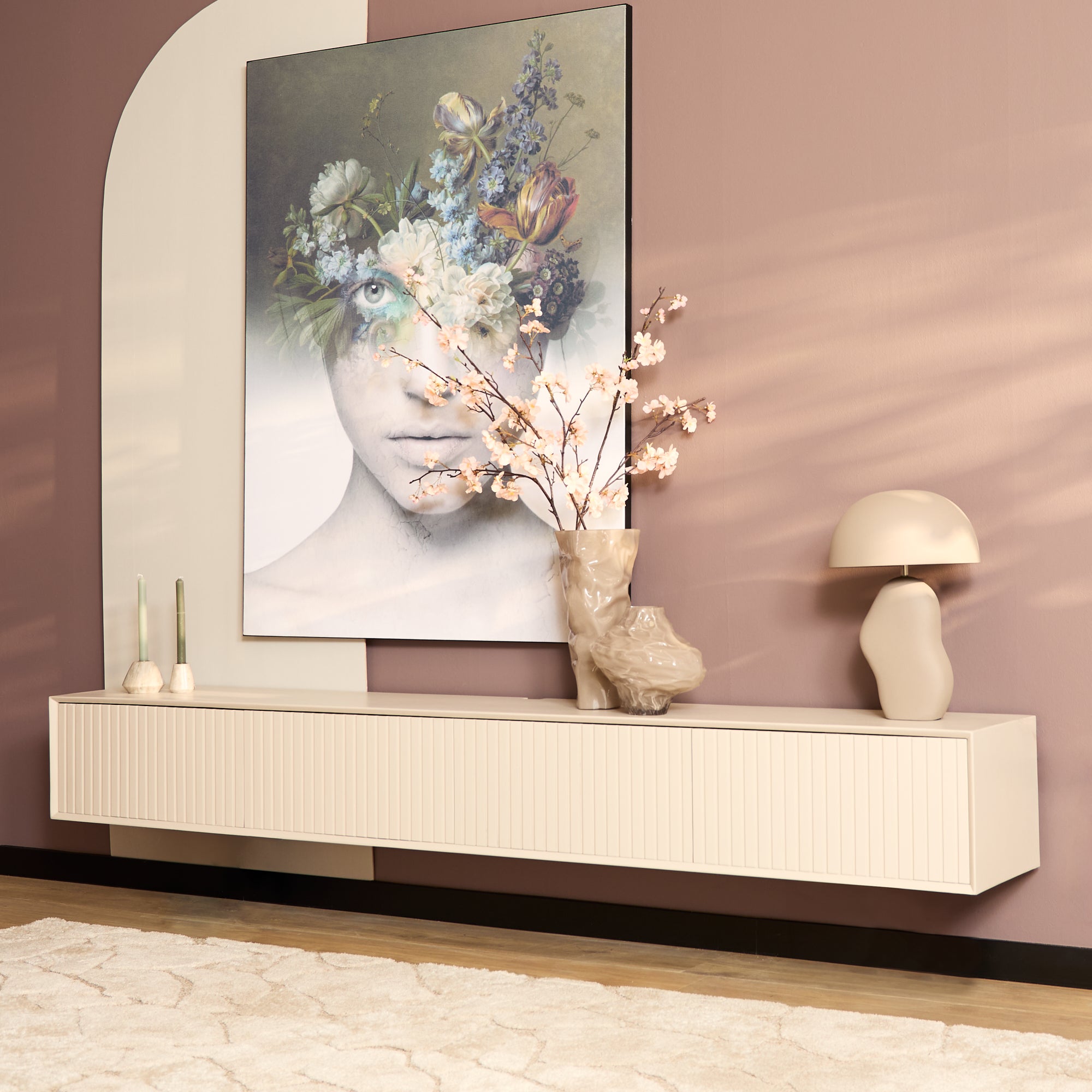 Zwevend tv meubel Madison Zand van Starfurn van 240 cm in mangohout, recht van voren