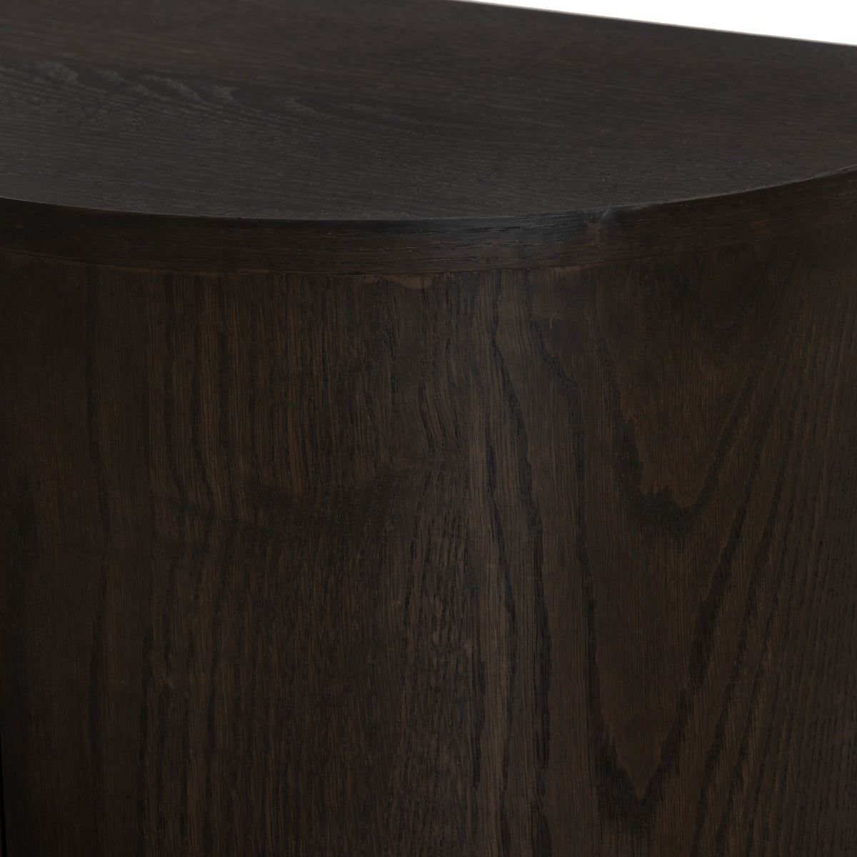 Detail van het eikenhout fineer van het zwevend tv-meubel Novero espresso